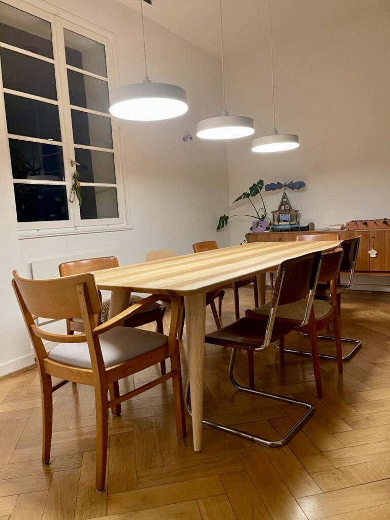 Esche Tisch nach Maß im neuen Zuhause, gefertigt im Möbel-Bahnhof Bielefeld