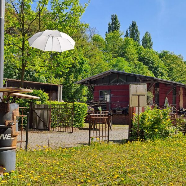 Frühling am Möbel-Bahnhof