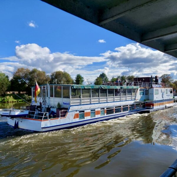 Das Partyschiff auf der Weser. Drei Stunden Musik, Bewegung und Blick aufs Wasser.