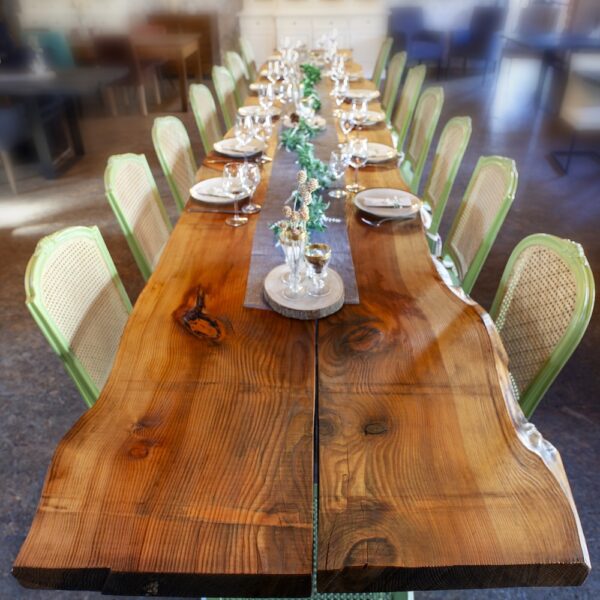 Massivholz Esstisch nach Maß im Möbel-Bahnhof Bielefeld