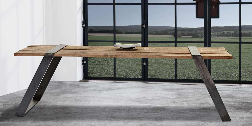 Mehr über den Artikel erfahren Warum manche Menschen für besondere Möbel nach Bielefeld fahren